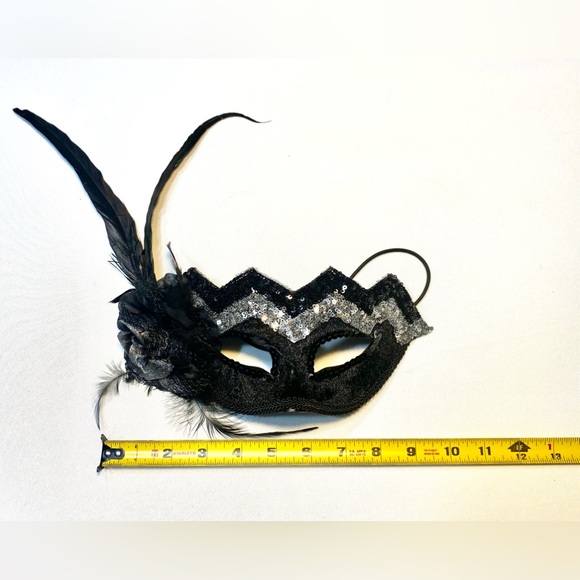Black Feather Eye Mask Venetian Masquerade
Party Ball Venice Feather Mardi Gras - Picture 5 of 5